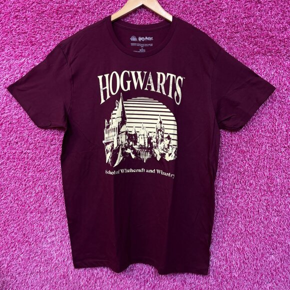 Hogwarts School of Witchcraft and Wizardry Tshirt size XL - Picture 1 of 4